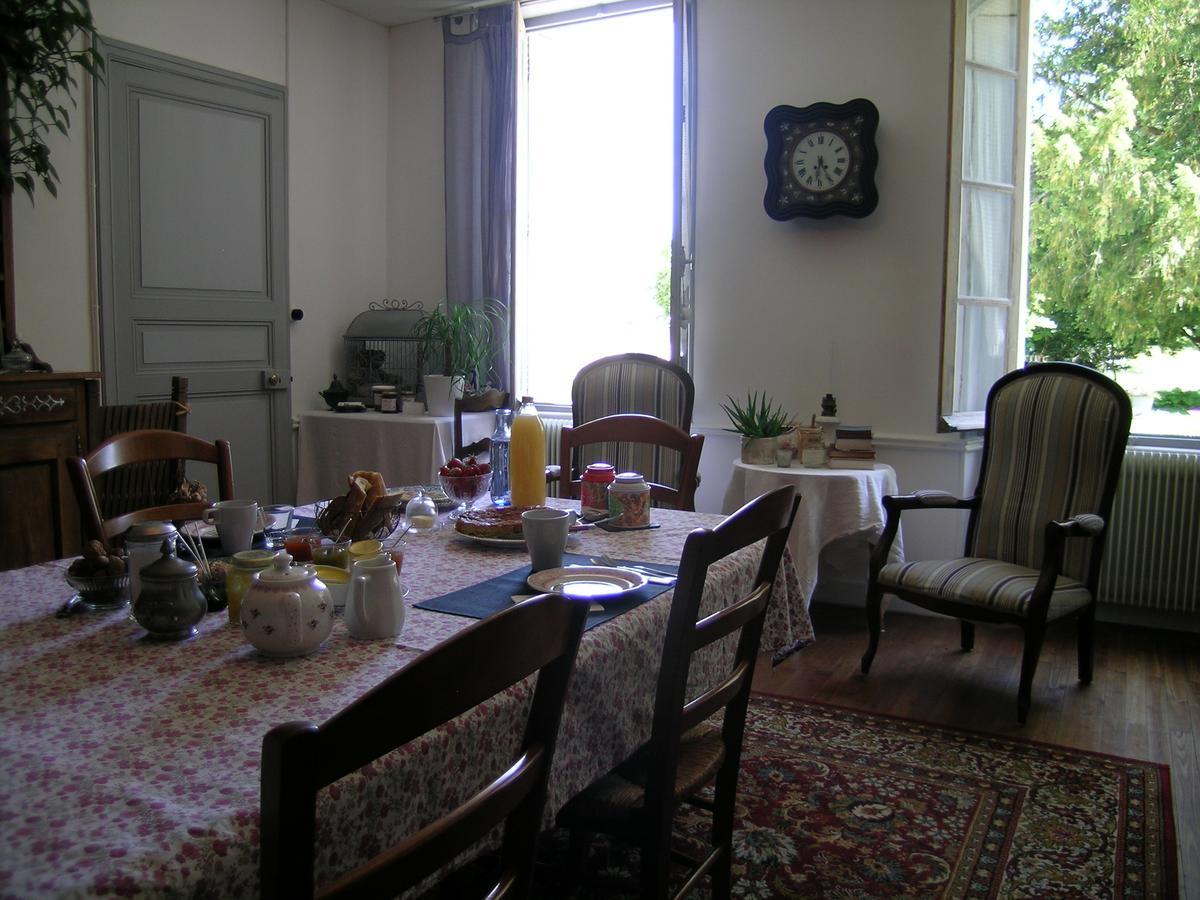 Les 2 Madeleine Acomodação com café da manhã Saint-Saturnin-du-Bois Exterior foto