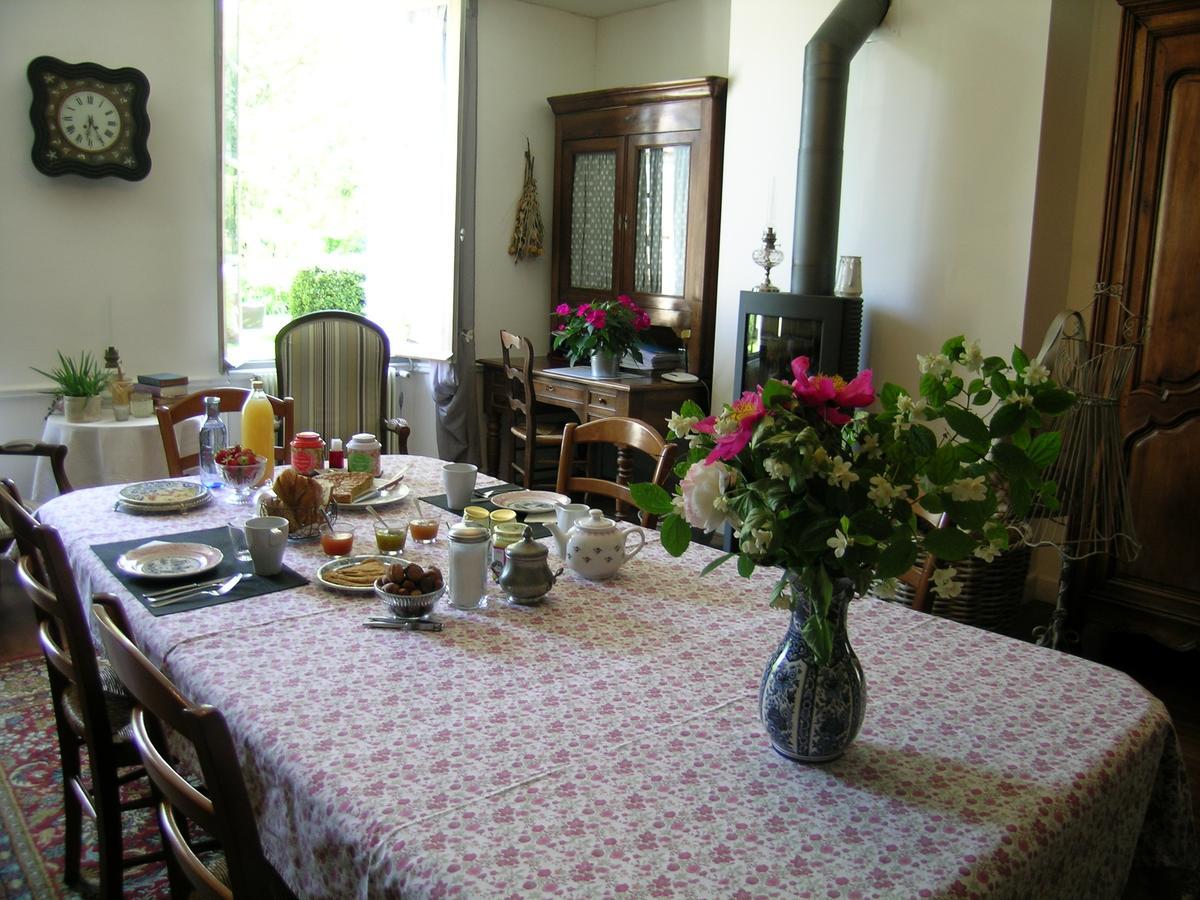 Les 2 Madeleine Acomodação com café da manhã Saint-Saturnin-du-Bois Exterior foto